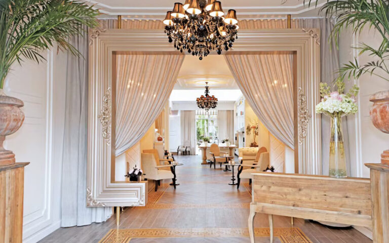 Villa Azur Restaurant & Lounge – Miami