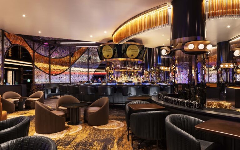 Glass Bar Planet Hollywood